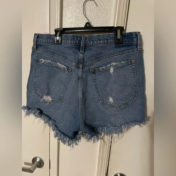 Abercrombie & Fitch the mom short high rise ripped - Picture 2 of 3